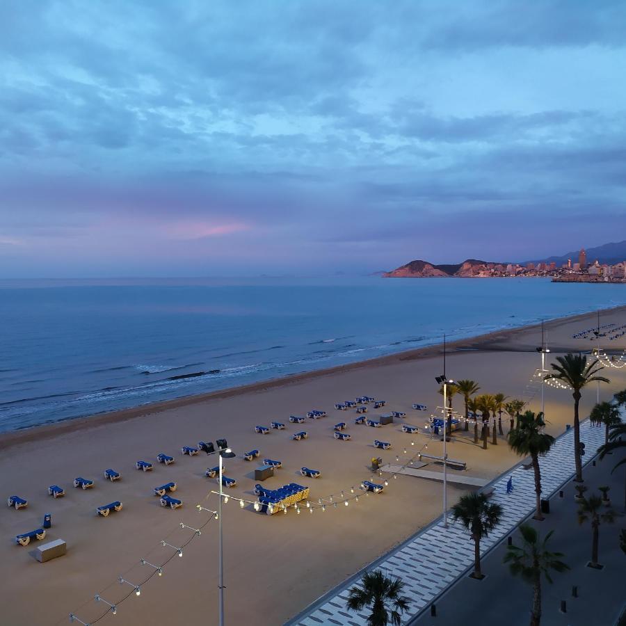 Luminoso Apartamento En Primera Linea De Playa Benidorm Kültér fotó